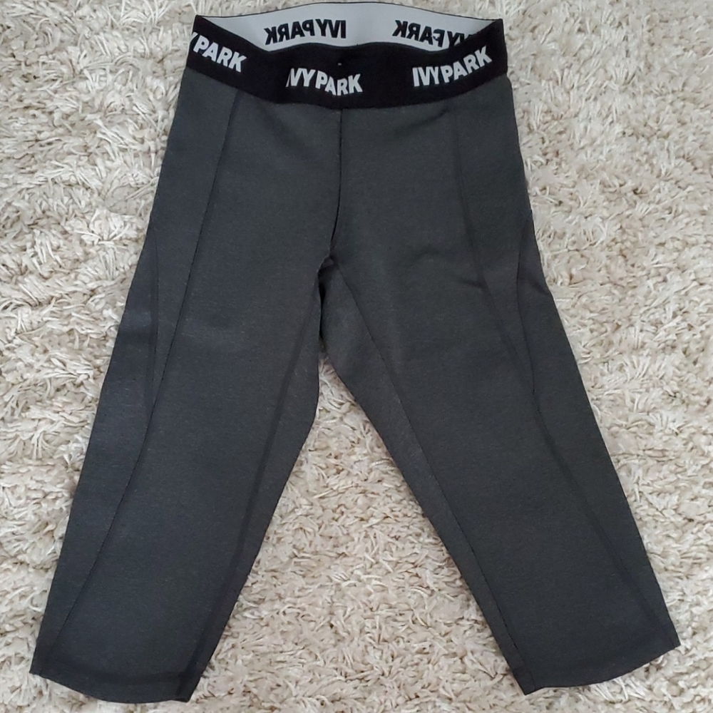 IVY PARK Low Rise Capri Leggings
